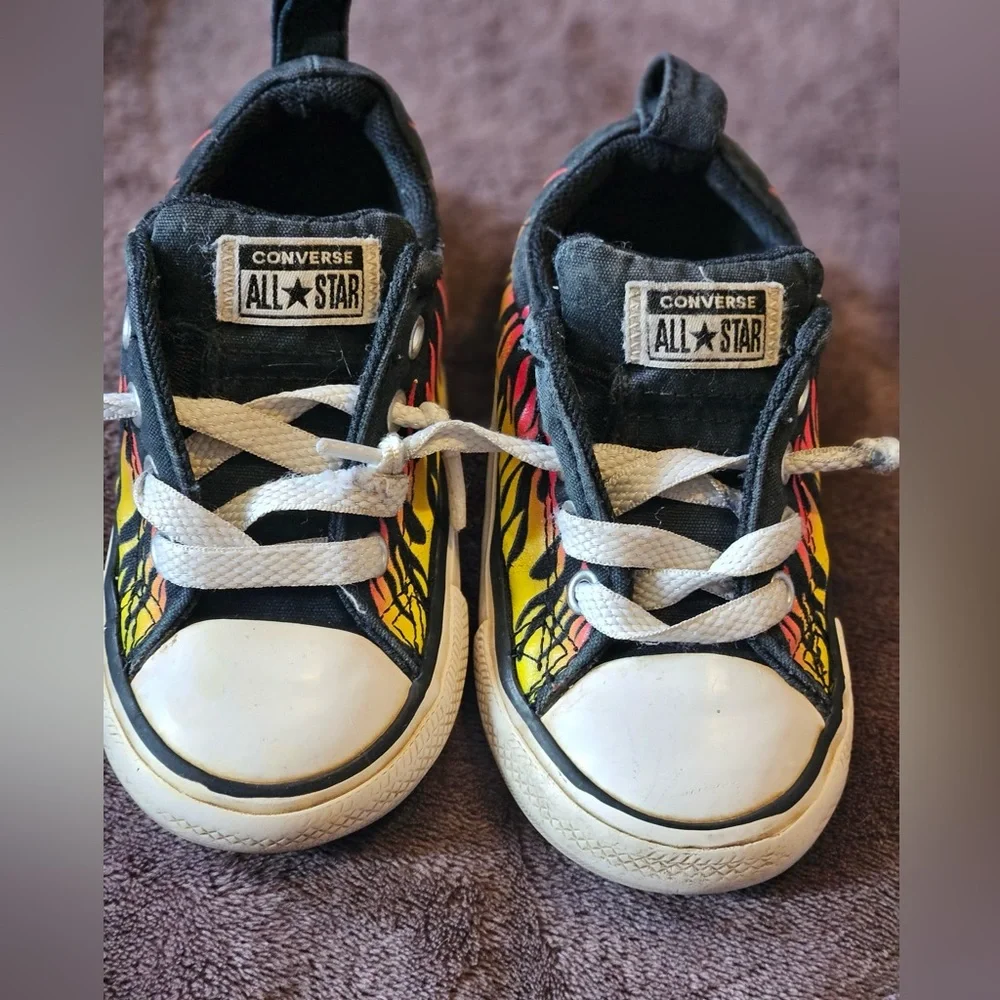 ❌SOLD❌
Converse Shoes All Star Chuck Taylors Flames Fire Sneakers Toddler 7 - Picture 1 of 8